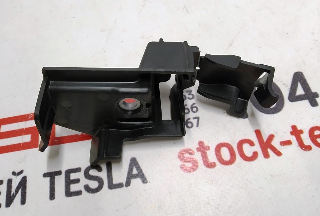 特斯拉 Model X 电子保险丝盒侧盖 1112379-01-Y